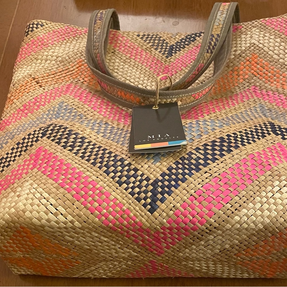 🎉SALE - NWT - Mia All Purpose Bag - Multicolor Zigzag Tote
